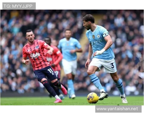 埃费顿主场迎战曼城争夺英超关键三分的激烈对决 埃费顿主场迎战曼城争夺英超关键三分的激烈对决